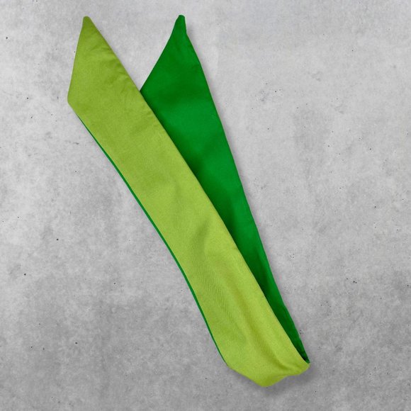 Green Two Tone Wire Twist Headband, St Patrick's Headband, Boho Knot Headhand - Picture 3 of 3